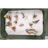 A Collection of Gloebal hummel figures & birds: 11 items, some damaged.