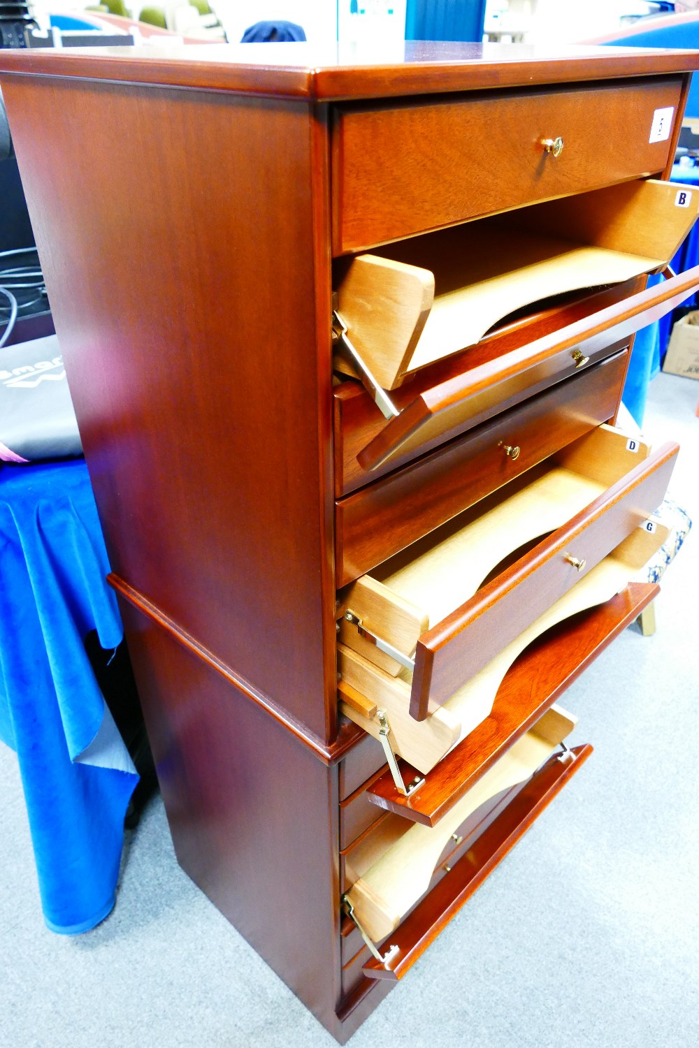 Mahogany Sheet Music chest of drawers: Sheet Music chest of drawers with fold opening fronts. - Image 2 of 2