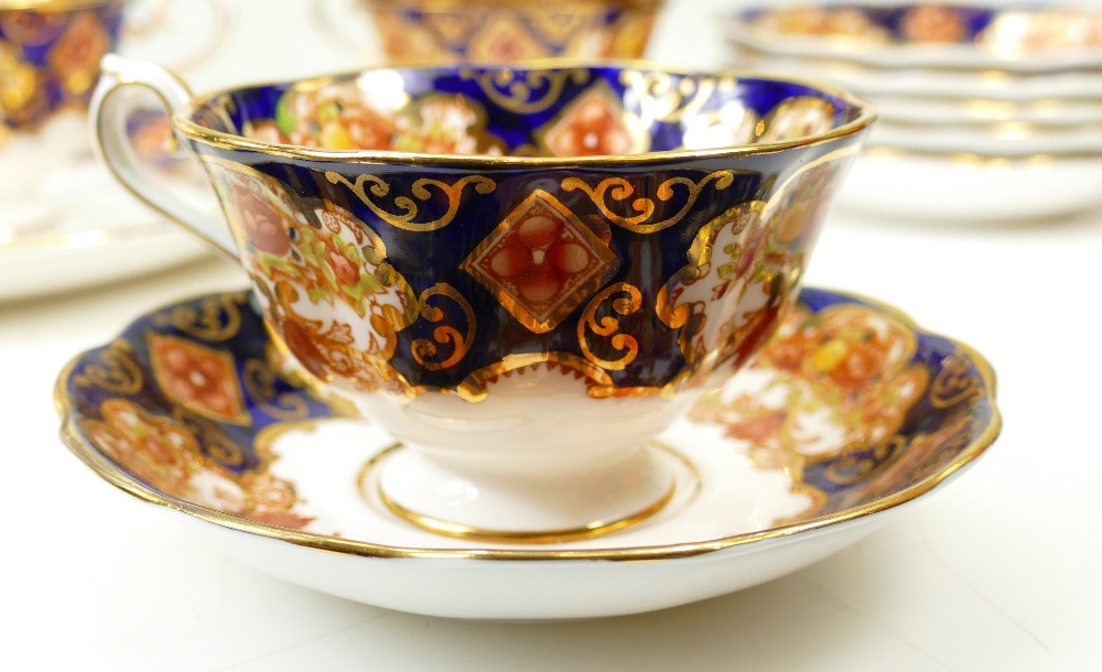 Royal Albert Heirloom patterned tea set: Heirloom tea set by Royal Albert including teapot. - Image 4 of 5