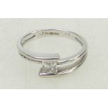 9ct white gold dress ring: Ring size N, 3.2grams.