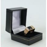 9ct gold Gentlemans ring: Ring set with Onyx stone, size V/W, 9.2 grams.