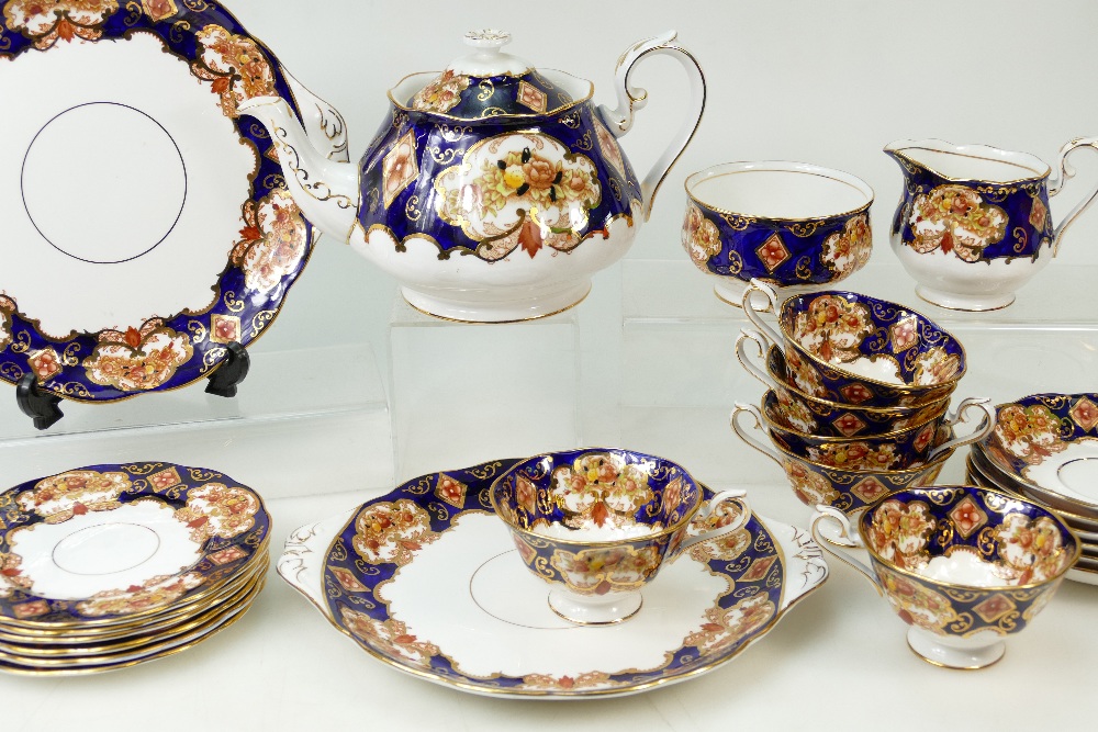 Royal Albert Heirloom patterned tea set: Heirloom tea set by Royal Albert including teapot. - Image 3 of 5