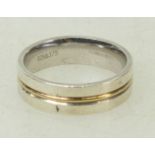 Silver and gold gents wedding ring / band: Ring size U, 7.8grams.