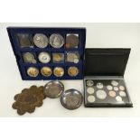 A collection of coins: Coins including year set 2009, box of various coins etc.