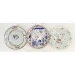 18th/19th century Chinese porcelain plates and an Imari plate: Two plates decorated with flowers
