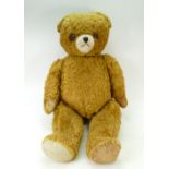Large mid 20th century growling Teddy Bear: Teddy bear with straw filling, height 80cm.