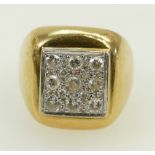 Gents 18ct hallmarked gold ring: Ring set with white sapphires, size S, weight 19.1g.