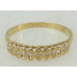 18ct ladies gold ring: Ring set with diamonds, size K/L, 2 grams.