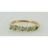 18ct ladies gold ring: Ring set with emeralds and diamonds, size P, 2.7 grams.