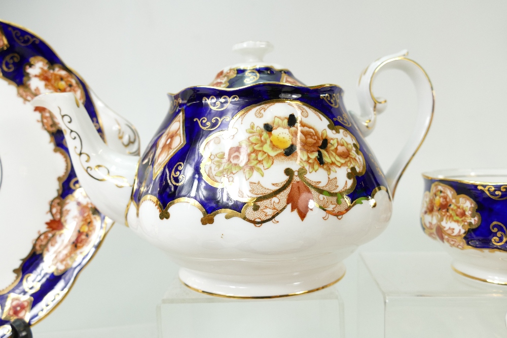 Royal Albert Heirloom patterned tea set: Heirloom tea set by Royal Albert including teapot. - Image 5 of 5