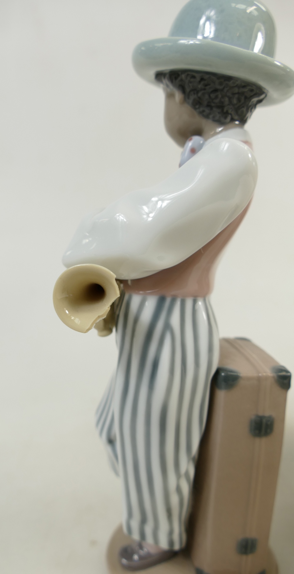 Lladro Jazz Band Figures: Lladro figures titled 'Jazz Horn' model 5832 and 'Jazz Sax' model 5833 - Image 4 of 6