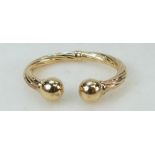 9ct gold ladies bangle: Bangle weight 17 grams.