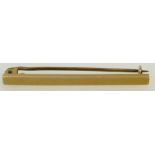 15ct gold bar brooch: Brooch with brass pin, 3.9 grams.