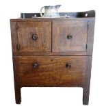 Georgian Mahogany Gentlemans Washstand: Washstand with fitted blue and white pottery jug and bowl,