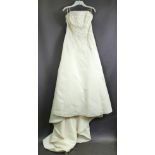 Ladies Wedding Dress / Margaret Lee Styl