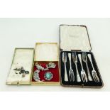 A collection of jewellery and items: A collection of items including 15ct gold butterfly brooch,