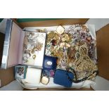 Good large collection of jewellery: Large job lot of costume jewellery,