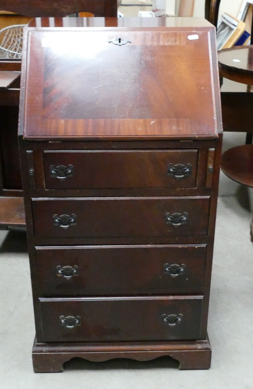 Ladies Bureau: A small mahogany ladies bureau. L51cm x D42 xs H98cm.