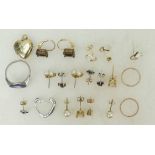 Collection gold & silver jewellery: group of 9ct & 14ct earrings & locket, one odd earring,