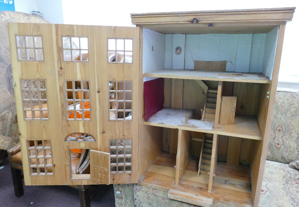 Large late 20th century Pine dolls house: 64 width, - Image 2 of 2