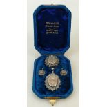 Victorian silver & 18ct gold jewellery suite cased: Victorian silver & 18ct two colour gold