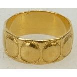 22ct gold Wedding Ring / Band: 22ct gold wedding ring / band, weight 5.5g. Size L1/2.