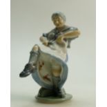 Irish Wade figure: Irish Wade porcelain Seagoe Ceramics figure "Widda Cafferty" modelled by William