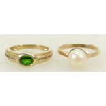 9ct gold ladies Dress Rings: 9ct gold ladies ring set with pearl, size O,