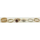 Six gem set 9ct gold Rings: Six gem set 9ct gold rings, garnet, 2 plain wedding bands, damaged band,