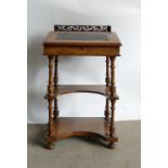 Victorian Walnut Ladies Knee Hole Desk: 89 x 53 x 43cm