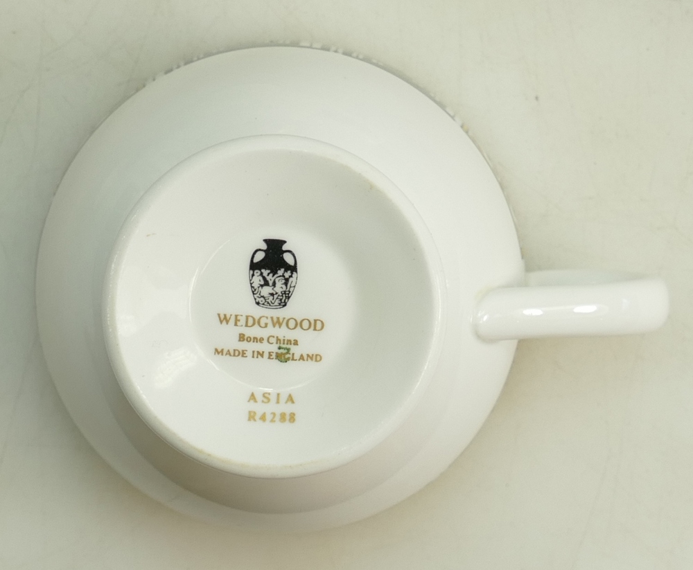 A very large collection of Wedgwood Asia pattern Tea, Coffee and Dinnerware to include: Tea set, - Image 2 of 4