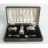 Cased modern silver cruet set: Weighable silver 108g, excluding 2 x blue glass liners.