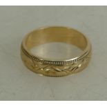 9ct gold ornate wedding band, ring size I, 3.2 grams.