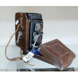 Rolleiflex TLR cased camera: Seriel no 1147935,