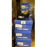 ADN Calzados low wedge shoes together with 3 pairs of low cowboy boots (8).