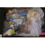 A large mixed collection of Barbie dolls and Disney dolls (1 tray).