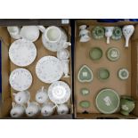 A mixed collection of items to include: Wedgwood April Flowers patterned item(seconds): together