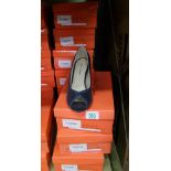 Sabatine boxed ladies dress shoes: various colours and sizes (9).