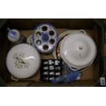 A mixec collection of items to inlcude Spode Italian blue & white egg holder: Wedgwood signet gold