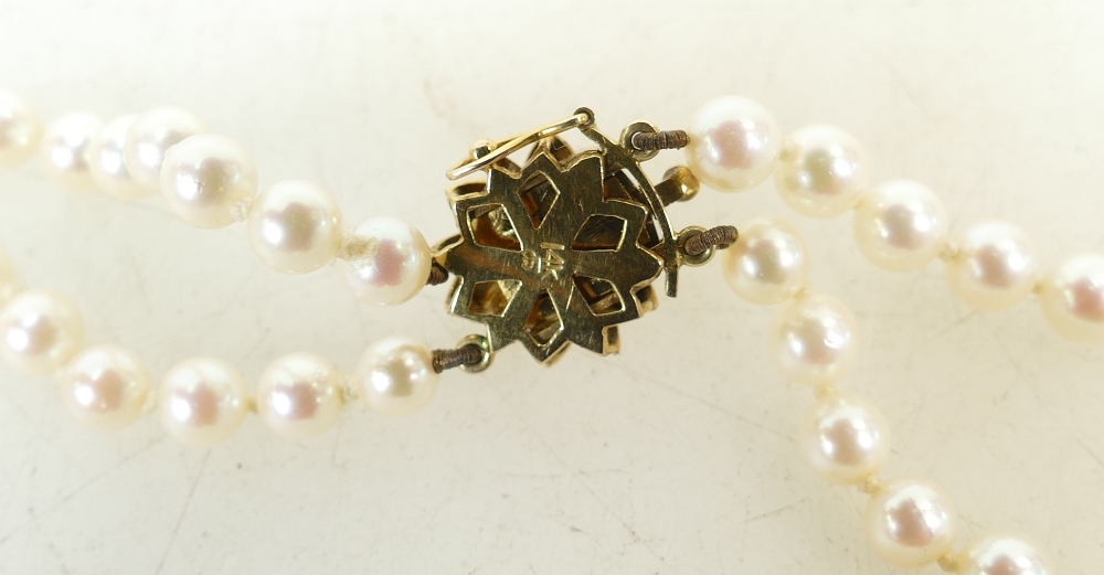 Vintage set of cultured Pearls: A set of - Image 2 of 4
