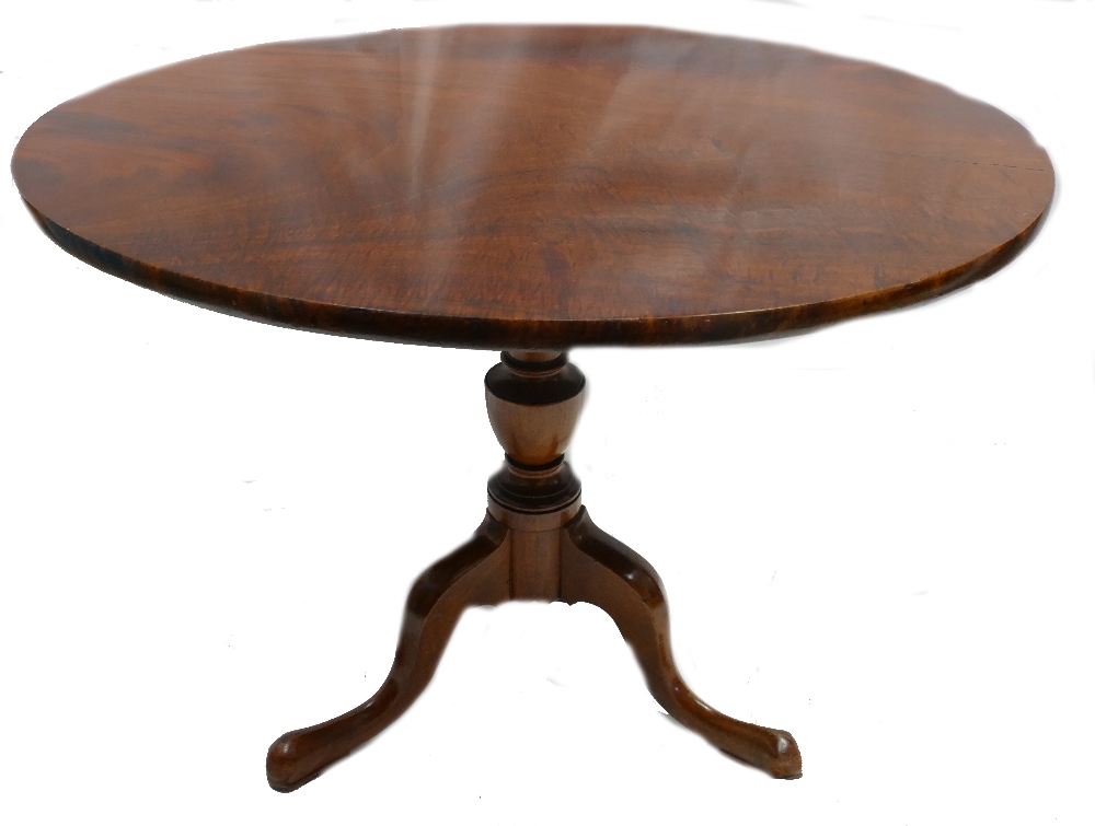 Georgian Mahogany Tip Top Table: Table o