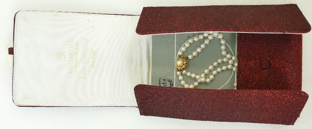 Vintage set of cultured Pearls: A set of