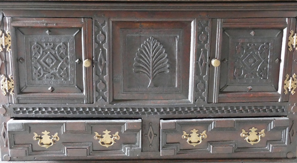 Period Oak Court Cupboard: With carving - Image 2 of 3