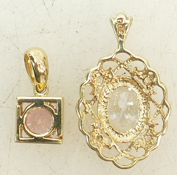 Two 14ct gold Pendants: Two hallmarked 1 - Image 2 of 2