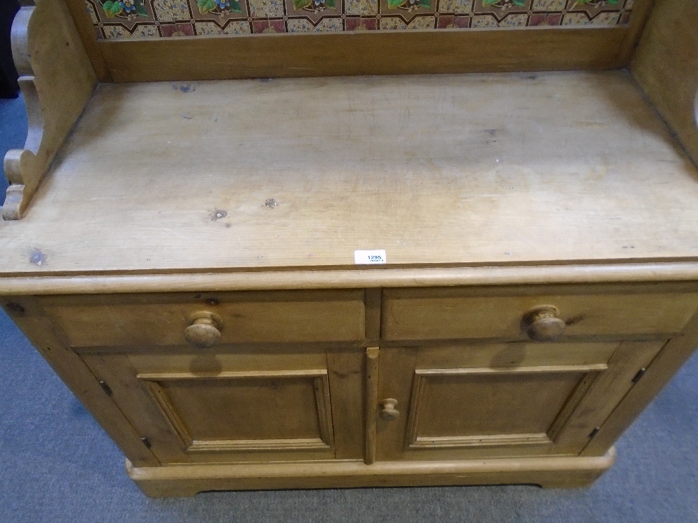 Old stripped pine wash stand having tiled back with 2 drawers and cupboards below, 104.5cm - Image 2 of 3