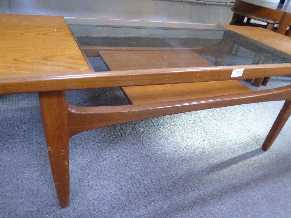Vintage teak oblong coffee table with central glass top, 136.5cm - Image 2 of 2