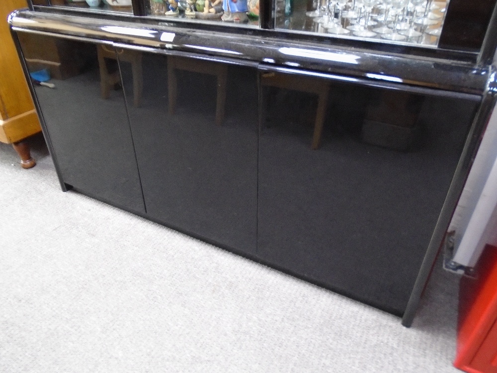 A modern Italian black glass display cabinet with cupboards below, 147.5cms - Image 2 of 2