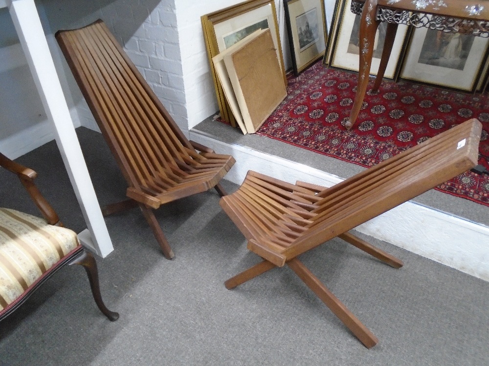 A pair of teak folding garden chairs - Image 3 of 3