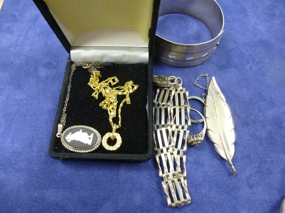 Silver jewellery comprising bangle, Cher 1944, CH for Charles Horner, gate link bracelet, leaf