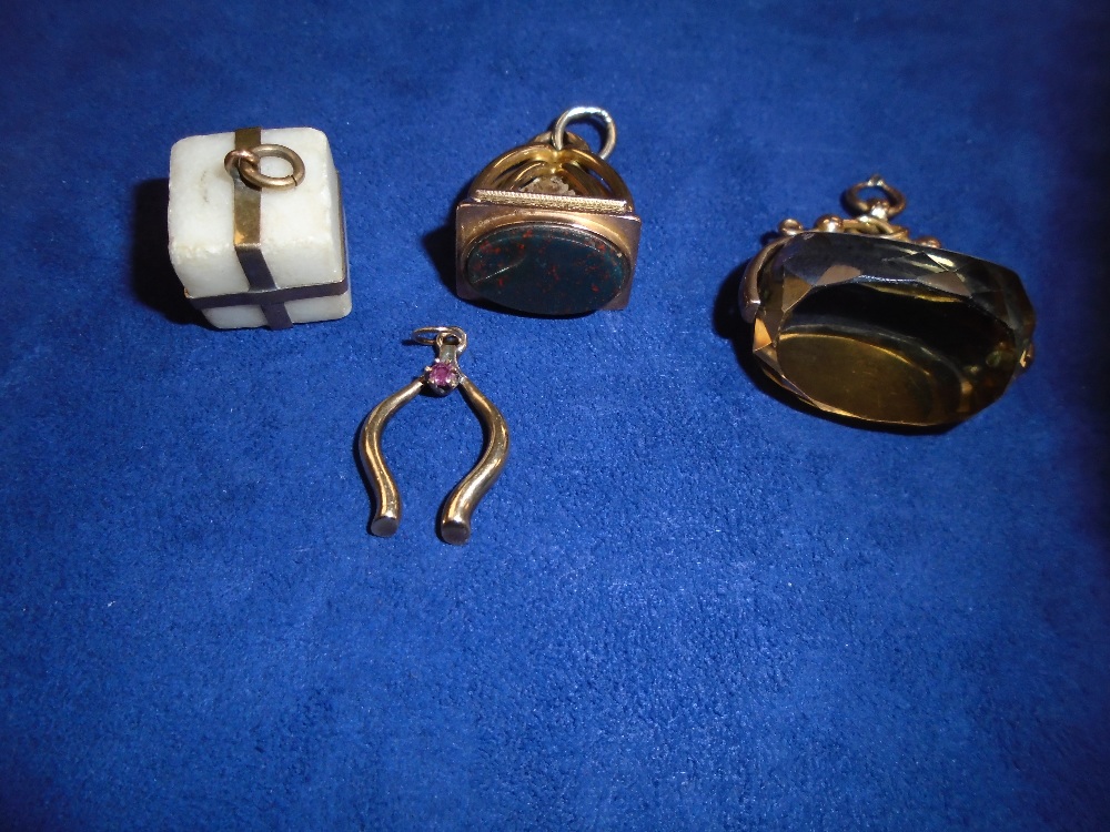 Victorian 9ct rose gold and hardstone fob/seal both stamped 375 etc.